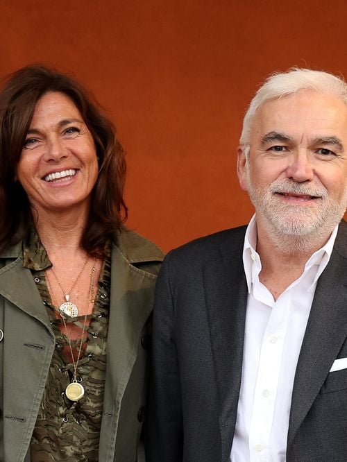 Pascal Praud et sa compagne Catherine bronzés et assortis, le duo rayonne “avant le grand jour”