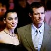 Dua Lipa et Callum Turner se sont dit oui ! La chanteuse a copié le look de mariée d'une autre personnalité