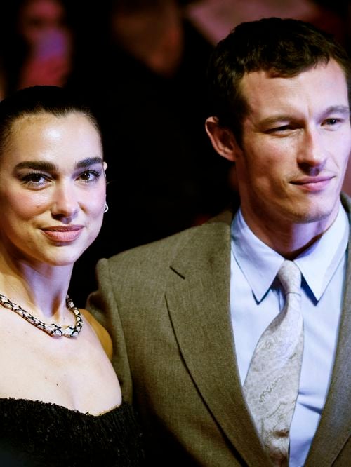 Dua Lipa et Callum Turner se sont dit oui ! La chanteuse a copié le look de mariée d'une autre personnalité