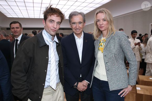 Robert Pattinson, Bernard Arnault et Delphine Arnault (Présidente de Dior) - Défilé de mode Dior Homme, Collection Printemps / Été 2026, Front Row, dans le cadre de la Fashion Week de Paris, France, le 27 Juin 2025. 

© Olivier Borde / Bertrand Rindoff / Bestimage