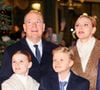 La Principauté de Monaco a inauguré les illuminations de Noël depuis la place du Casino.

Le prince Albert II de Monaco, la princesse Charlene et leurs enfants la princesse Gabriella et le prince héréditaire Jacques lancent les illuminations de Noël en Principauté, depuis la place du Casino à Monaco, le 29 novembre 2025. La famille princière est accompagnée par Stéphane Valéri, le président délégué de la Société des Bains de Mer de Monaco, et le ministre d'Etat de la Principauté, Christophe Mirmand. © Claudia Albuquerque/Bestimage