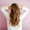 Felicitas Ordás, coiffeuse : "Utiliser un après-shampoing avant le shampoing est bénéfique pour les cheveux fins et les cheveux gras aux racines mais secs sur les longueurs"