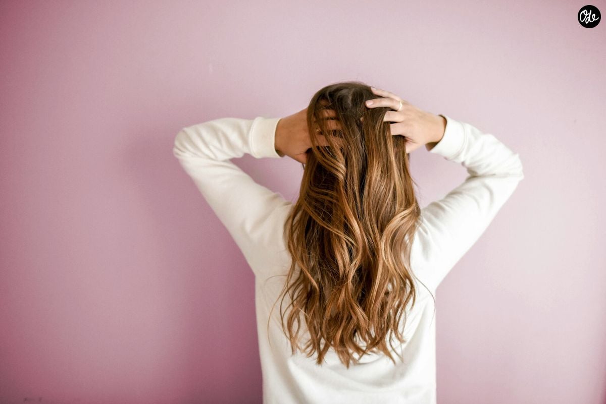 Felicitas Ordás, coiffeuse : "Utiliser un après-shampoing avant le shampoing est bénéfique pour les cheveux fins et les cheveux gras aux racines mais secs sur les longueurs"