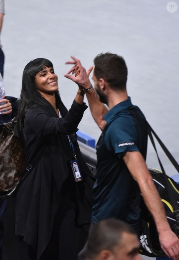 La chanteuse Shy'm (Tamara Marthe) encourage son petit-ami Benoît Paire lors du tournoi BNP Paribas Masters à l'Accor Hotels Arena à Paris le 3 novembre 2015. Malgré les encouragements de sa dulcinée, Benoît Paire à été éliminé par Gilles Simon au 2e tour du BNP Paribas Masters (6-4, 4-6, 6-1).  © Giancarlo Gorassini / Bestimage