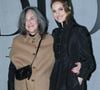 Natalie Portman, coiffée d'un chignon banane et dans une mini-robe noire, a pris la pose
Natalie Portman et sa mère Shelley Stevens - Célébrités au Défilé de Mode Dior, Prêt-à-porter Automne / Hiver 2025-2026 dans le cadre de la Fashion Week de Paris, France, le 04 Mars 2025.
© Bertrand Rindoff / Bestimage