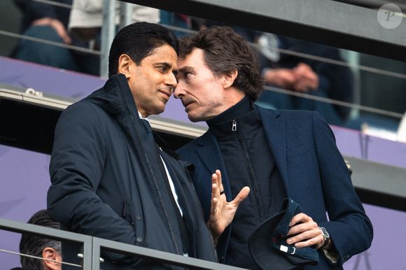 Le président qatari du Paris Saint Germain, Nasser al-Khelaifi, et le copropriétaire du Paris FC, Antoine Arnault, lors du match de football de L1 entre le Paris FC (PFC) et le Paris Saint-Germain (PSG) au stade Jean-Bouin à Paris, France, le 17 mai 2026. Photo by Alexis Jumeau/ABACAPRESS.COM
