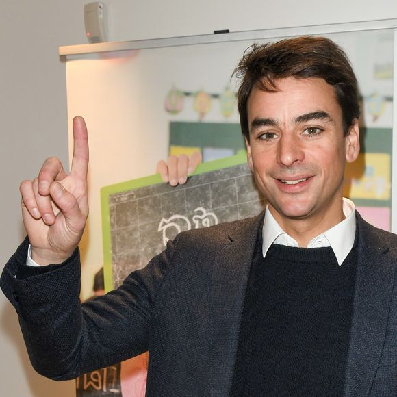 Julian Bugier lors de la clôture de l'opération "Levons le doigt pour l'éducation des filles" chez We Are à Paris 

© Coadic Guirec / Bestimage