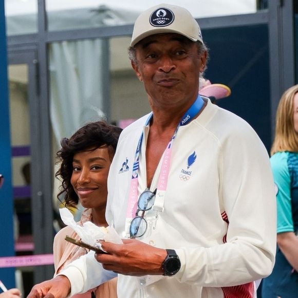 Yannick Noah et sa compagne Malika quittent les épreuves de gymnastique lors des Jeux Olympiques de Paris2024 (JO) le 4 aout 2024.

Photo : Backgrid USA / Bestimage