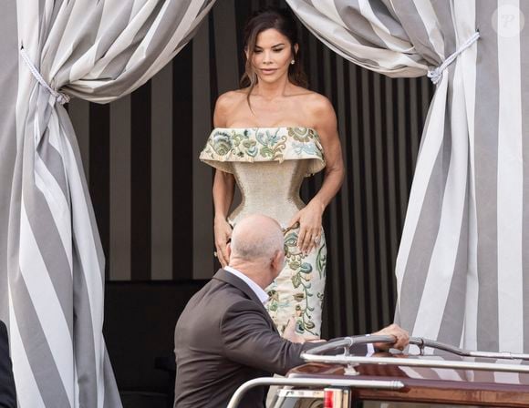 Jeff Bezos et Lauren Sanchez quittent leur hôtel pour se rendre au Cloître Madonna dell'Orto pour la fête de bienvenue avant le mariage de Jeff Bezos et Lauren Sanchez le 26 juin 2025 à Venise, Italie. Photo by Marco Piovanotto/ABACAPRESS.COM