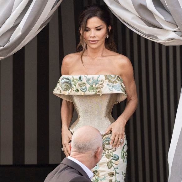 Jeff Bezos et Lauren Sanchez quittent leur hôtel pour se rendre au Cloître Madonna dell'Orto pour la fête de bienvenue avant le mariage de Jeff Bezos et Lauren Sanchez le 26 juin 2025 à Venise, Italie. Photo by Marco Piovanotto/ABACAPRESS.COM