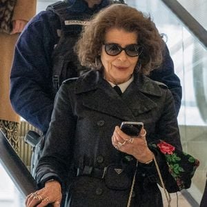 L’acteur fait partie du casting du prochain film de Fanny Ardant

Fanny Ardant quitte le procès de Gérard Depardieu pour agressions sexuelles sur deux femmes lors d'un tournage de film en 2021 au tribunal correctionnel de Paris, France, le 24 mars 2025. Depardieu, 76 ans, qui a réalisé plus de 200 films et séries télévisées, a été accusé de comportement inapproprié par une vingtaine de femmes, mais c'est la première affaire à être jugée. Les deux plaignantes - Amélie, 54 ans, décoratrice, et Sarah (nom modifié), 34 ans, assistante réalisatrice - allèguent une agression sexuelle lors du tournage en 2021 de « Les Volets Verts » du réalisateur Jean Becker. © Yehiel Chekroune/Bestimage