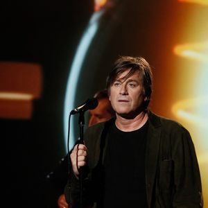 Cependant, Thomas Dutronc ne ferme pas totalement la porte aux médias... Bien au contraire. En effet, la presse peut aussi lui servir de jolie vitrine !

Exclusif - Thomas Dutronc - Surprises - Enregistrement de l'émission "La Boîte à Secrets N°20" dans les studios de la Cité du Cinéma à Saint-Denis, présentée par F.Bollaert et diffusée le 10 janvier sur France 3 © Christophe Clovis / Bestimage