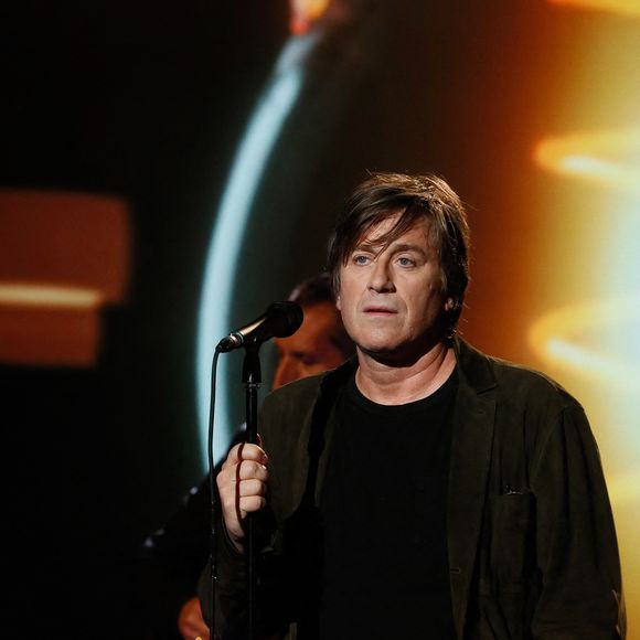 Cependant, Thomas Dutronc ne ferme pas totalement la porte aux médias... Bien au contraire. En effet, la presse peut aussi lui servir de jolie vitrine !

Exclusif - Thomas Dutronc - Surprises - Enregistrement de l'émission "La Boîte à Secrets N°20" dans les studios de la Cité du Cinéma à Saint-Denis, présentée par F.Bollaert et diffusée le 10 janvier sur France 3 © Christophe Clovis / Bestimage