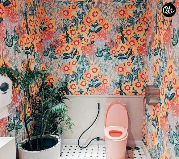 Pourquoi est-ce important de mettre du bicarbonate de soude autour des toilettes ?