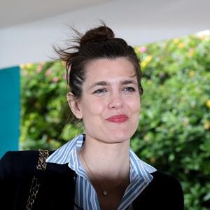 Elle garde un souvenir marquant de sa bibliothèque, riche en ouvrages rares.

 Charlotte Casiraghi lors de la finale du Rolex Monte-Carlo Masters au Monte-Carlo Country Club de Monaco le 12 avril 2026.

© Claudia Albuquerque / Bestimage