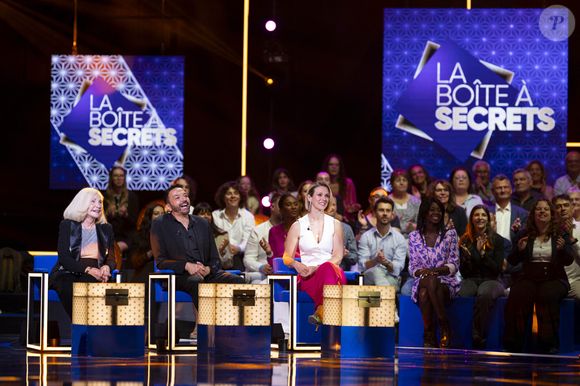Exclusif - Lorie (Laure Pester), Kamel Ouali et Michèle Torr lors de l'enregistrement de l'émission "La Boîte à secrets", présentée par F.Bollaert et diffusée le 3 octobre 2025 sur France 3, dans les studios du Lendit à Saint-Denis, Seine Saint-Denis, France, le 9 septembre 2025. © Pierre Perusseau/Bestimage