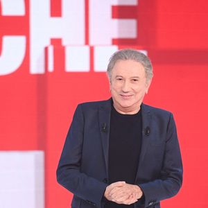 Exclusif - Michel Drucker lors de l'enregistrement de l'émission Vivement dimanche au studio Rive gauche, présentée par M.Drucker, diffusée sur France 3 le 21 juin 2026, à Paris, France, le 20 mai 2026. © Guillaume Gaffiot/Bestimage