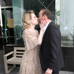 Pour "Gala", Michel Ferracci évoque la perte de sa femme, et les derniers mois de vie d'Emilie Dequenne.
Emilie Dequenne (En Dior) se prépare pour la 95ème édition de la cérémonie des Oscars à Los Angeles dans sa chambre d'hôtel (Le Sofitel Beverly Hills) avec son mari Michel Ferracci (en Fursac) le 12 mars 2023.
©Agence / Bestimage