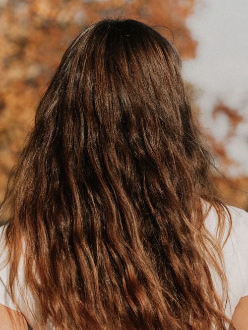 Dire adieu aux frisottis dans les cheveux, c'est possible : ces 4 conseils d'un coiffeur réputé changent tout et sont faciles à intégrer au quotidien !