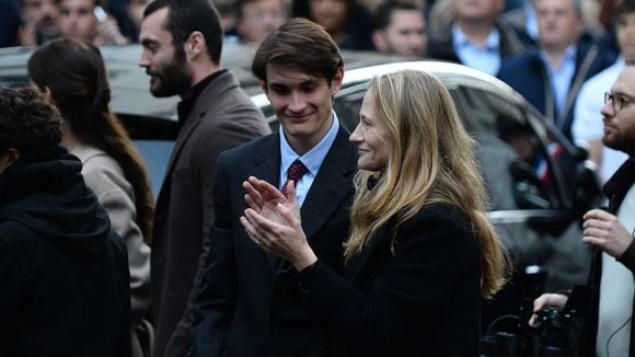 Carla Bruni soutenue par sa soeur Consuelo qu'on ne voit jamais, deux soeurs unies face au départ de l'ancien président