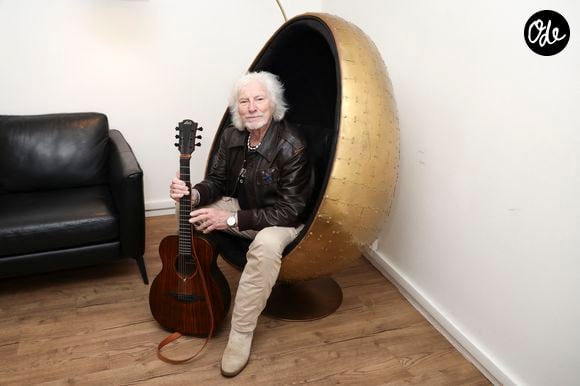 Exclusif - Hugues Aufray en backstage du concert de Hugues Aufray au Le Dôme de Paris - Palais des Sports le 9 novembre 2025. © Jack Tribeca / Bestimage