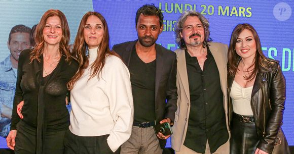 elle s'est unie à son compagnon et père de son fils.

Laly Meignan , Cathy Andrieu , Lakshan Abeynayake, Philippe Vasseur et Elsa Esnoult lors d'une rencontre avec les membres de la série Les mystères de l'amour au festival Series Mania à Lille le 20 mars 2023.
© Stéphane Vansteenkiste / Bestimage