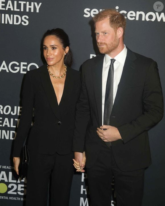 Le prince Harry, duc de Sussex et Meghan Markle, duchesse de Sussex, lors du 3ème gala annuel du projet "Healthy Minds" aux Spring Studios à New York, le 9 octobre 2025. Photo : Zuma Press / Bestimage