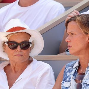 Les futurs acheteurs devront d'ailleurs passer par un système d'inscription en ligne pour accéder aux préventes imminentes.

Muriel Robin et sa femme Anne Le Nen en tribunes de l'épreuve de tennis opposant Novak Djokovic à Rafael Nadal lors des Jeux Olympiques de Paris 2024 (JO) à Roland Garros, à Paris, France, le 29 juillet 2024. © Jacovides-Perusseau/Bestimage