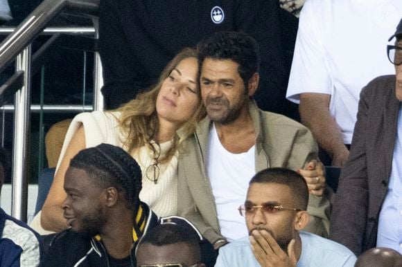 Sa femme Mélissa Theuriau lui a également rédigé un tendre message sur Instagram.

Mélissa Theuriau et son mari Jamel Debbouze au match aller de la Ligue des Champions entre le Paris Saint-Germain et la Juventus (2-1) au Parc des Princes à Paris le 6 septembre 2022.

AGENCE / BESTIMAGE