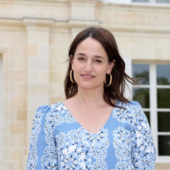 Marie Gillain mène des jours paisibles,

L'actrice Marie Gillain au Château Grand- Puy Ducasse à Pauillac en Gironde. - Festival International du Film en Médoc " Les Vendanges du 7ème Art" à Pauillac. © Jean-Marc Lhomer/Bestimage