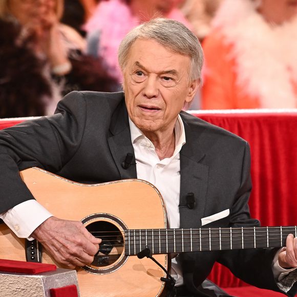 Salvatore Adamo a fait quelques confidences au sujet de la fin de sa carrière.

Salvatore Adamo - Enregistrement de l'émission "Vivement Dimanche", présentée par M.Drucker.
© Guillaume Gaffiot / Bestimage