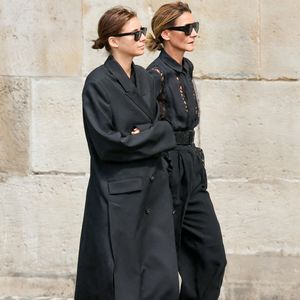 Clotilde Courau et sa fille Vittoria de Savoie - Arrivées aux obsèques de Mathilde Favier en l'église Saint-Sulpice à Paris le 31 aout 2026. © Dominique Jacovides-Cyril Moreau/Bestimage