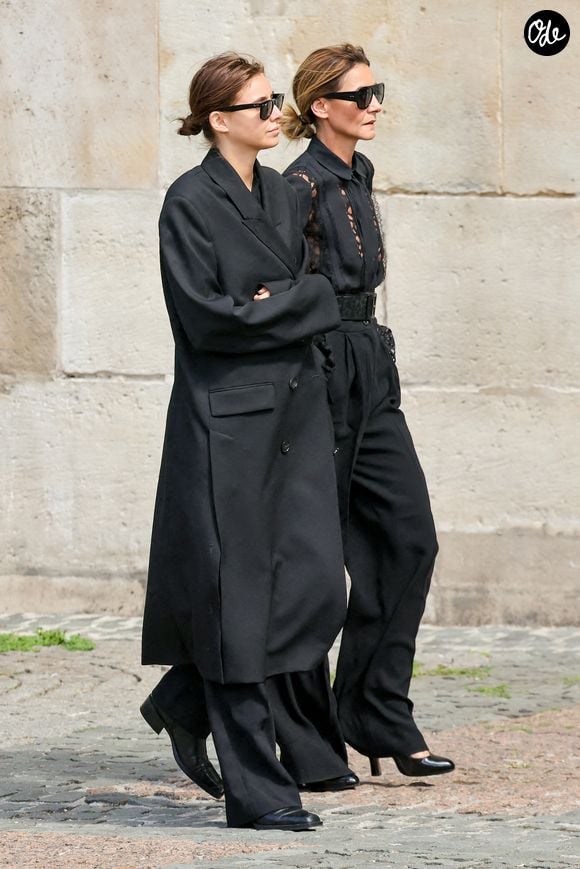 Clotilde Courau et sa fille Vittoria de Savoie - Arrivées aux obsèques de Mathilde Favier en l'église Saint-Sulpice à Paris le 31 aout 2026. © Dominique Jacovides-Cyril Moreau/Bestimage