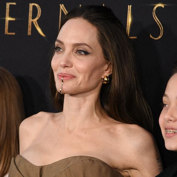 Vivienne Jolie-Pitt, Angelina Jolie et Knox Jolie-Pitt arrivent à la première de Marvel Studios' ETERNALS Los Angeles qui s'est tenue au Dolby Theater à Hollywood, CA, USA le lundi, ​18 octobre 2021. Photo By Sthanlee B. Mirador/SPUS/ABACAPRESS.COM