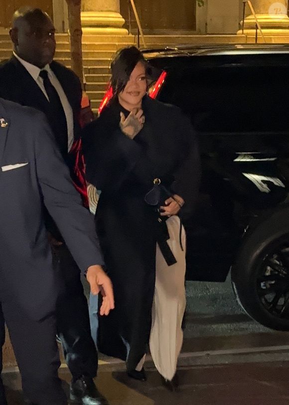 New York, NY – Rihanna et A$AP Rocky ont été vus rentrant au Four Seasons Hotel après leur apparition éblouissante aux CFDA Awards 2025 à New York.

Backgrid USA / Bestimage