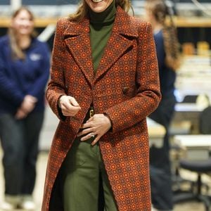 Kate Princesse de Galles Catherine Katherine Duchesse de Cambridge Middleton avec le chien Barney - Visite de la société Hiut Denim Jeans à Cardigan, Pays de Galles. ©Alpha Press