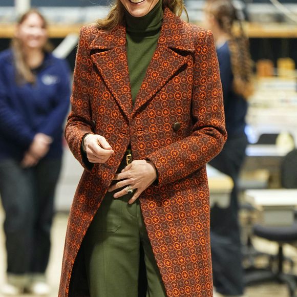 Kate Princesse de Galles Catherine Katherine Duchesse de Cambridge Middleton avec le chien Barney - Visite de la société Hiut Denim Jeans à Cardigan, Pays de Galles. ©Alpha Press