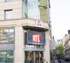Ce mercato est décidément celui de tous les bouleversements. On apprend en effet qu'une grande voix de RTL s'apprêter à quitter la station.
Exclusif - La radio RTL au studio du groupe M6, à Neuilly sur Seine. © Jack Tribeca / Bestimage