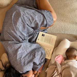 C'est ainsi qu'elle a récemment publié une adorable photo où elle et son bébé sont endormis sur le canapé.

Tatiana Silva se repose tout près de son bébé, sur Instagram.