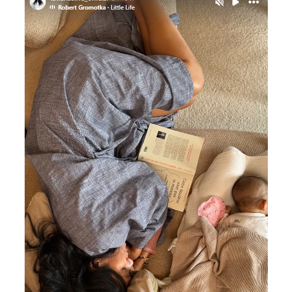 C'est ainsi qu'elle a récemment publié une adorable photo où elle et son bébé sont endormis sur le canapé.

Tatiana Silva se repose tout près de son bébé, sur Instagram.