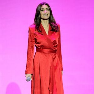 La belle brune, qui a également signé une collection de décoration baptisée Ligati, est installée sur l’Île de Beauté, dans une propriété somptueuse dont elle a partagé quelques images sur Instagram.

Exclusif - Jenifer Bartoli lors de l'enregistrement de l'émission "La Chanson de l'Année 2019" aux Arènes de Nîmes, le 16 mai 2019. 
© Guillaume Gaffiot/Bestimage