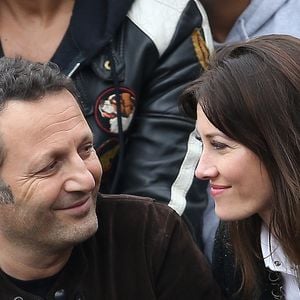 Arthur (Jacques Essebag) et sa compagne Mareva Galanter dans les tribunes de la finale homme des internationaux de France de Roland Garros à Paris le 5 juin 2016. © Moreau-Jacovides / Bestimage