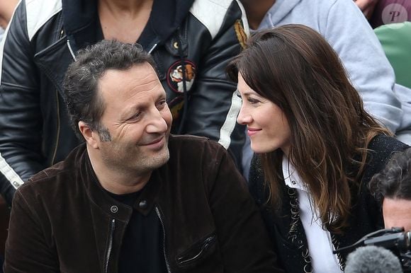 Arthur (Jacques Essebag) et sa compagne Mareva Galanter dans les tribunes de la finale homme des internationaux de France de Roland Garros à Paris le 5 juin 2016. © Moreau-Jacovides / Bestimage
