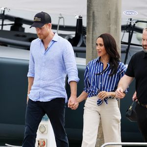 et ce depuis le 26 août dernier, six ans après avoir pris la décision de quitter le Royaume-Uni.

Le prince Harry et Meghan Markle ont visité le Rushcutters Bay Cruising Yacht Club à Sydney le 17 avril 2026 © Matrix / Bestimage