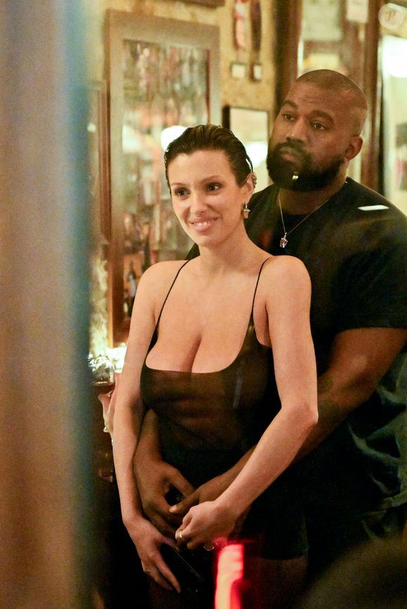 Exclusif - Kanye West (Ye) et sa femme Bianca Censori sont allés dîner au restaurant Ferdi à Paris, France, en marge de la Fashion Week de Paris. Bianca Censori est encore très légèrement habillée avec un débardeur transparent et d'un simple collant transparent sans sous-vêtements.