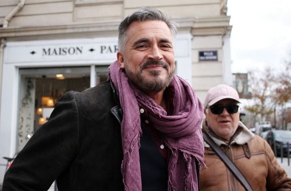 Olivier Minne à la sortie des studios de RTL à Neuilly-sur-Seine, le 18 décembre 2025. © Jonathan Rebboah / Bestimage