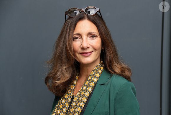 Très touchée par les petites attentions du quotidien, elle raconte aussi qu’un simple compliment lui a “refait sa journée”.

Exclusif - Valerie Karsenti, comédienne et membre du jury du festival, pose à l'occasion du Festival International du film de Saint-Jean-de-Luz, France, le 6 octobre 2022. © Patrick Bernard/Bestimage