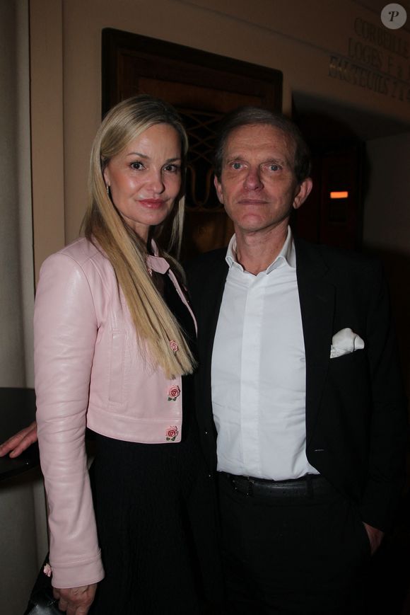 Frédéric Saldmann et sa femme Marie - 31ème Gala de l'Espoir donné au profit de la recherche contre le cancer au théâtre des Champs-Elysée à Paris le 14 octobre 2025. © Philippe Baldini/Bestimage