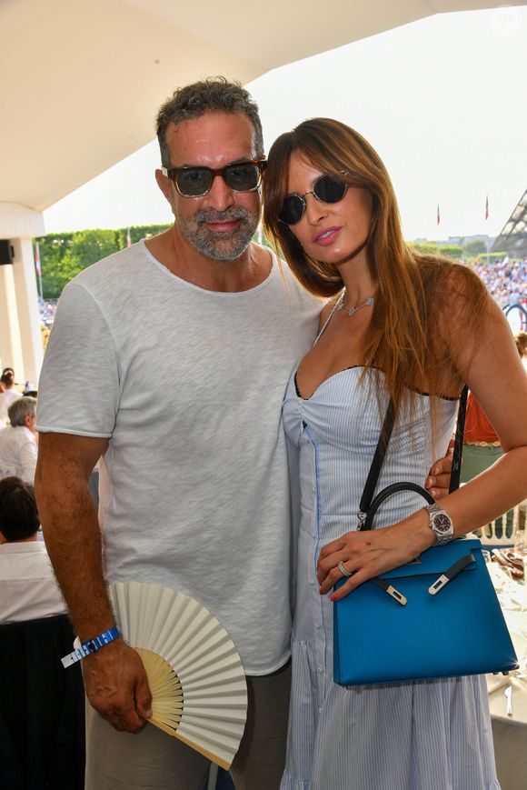 Exclusif - Malika Ménard (Miss France 2010) et son mari Karim à l'espace VIP au Longines Paris Eiffel Jumping au pied de la Tour Eiffel sur le Champ-de-Mars à Paris, France, le 21 juin 2025. © Perusseau-Veeren/Bestimage