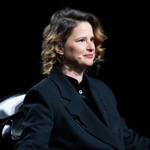 Elodie Poux lors de l'enregistrement de l'émission "La chanson secrète N°14", présentée par Nikos Aliagas et diffusée le 26 décembre sur TF1, à Paris le 9 décembre 2025. © Jacovides-Moreau/Bestimage